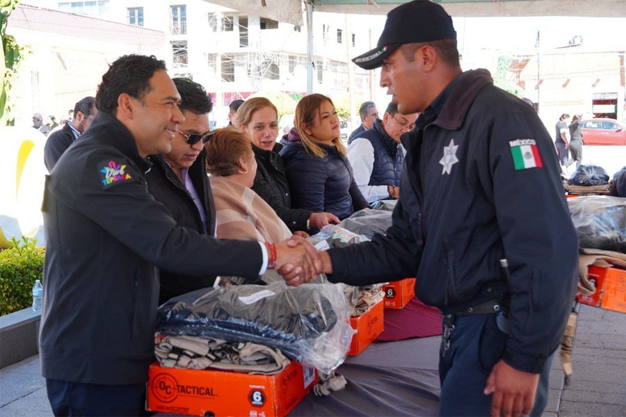 Entregan uniformes a policías de Tepeaca