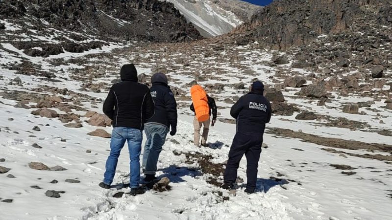 Localizan a guía de alpinistas extraviados en el Citlaltépetl