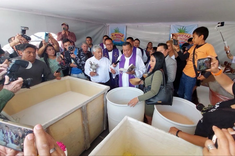 Reparten mil 800 litros de pulque en La Tlahuanca