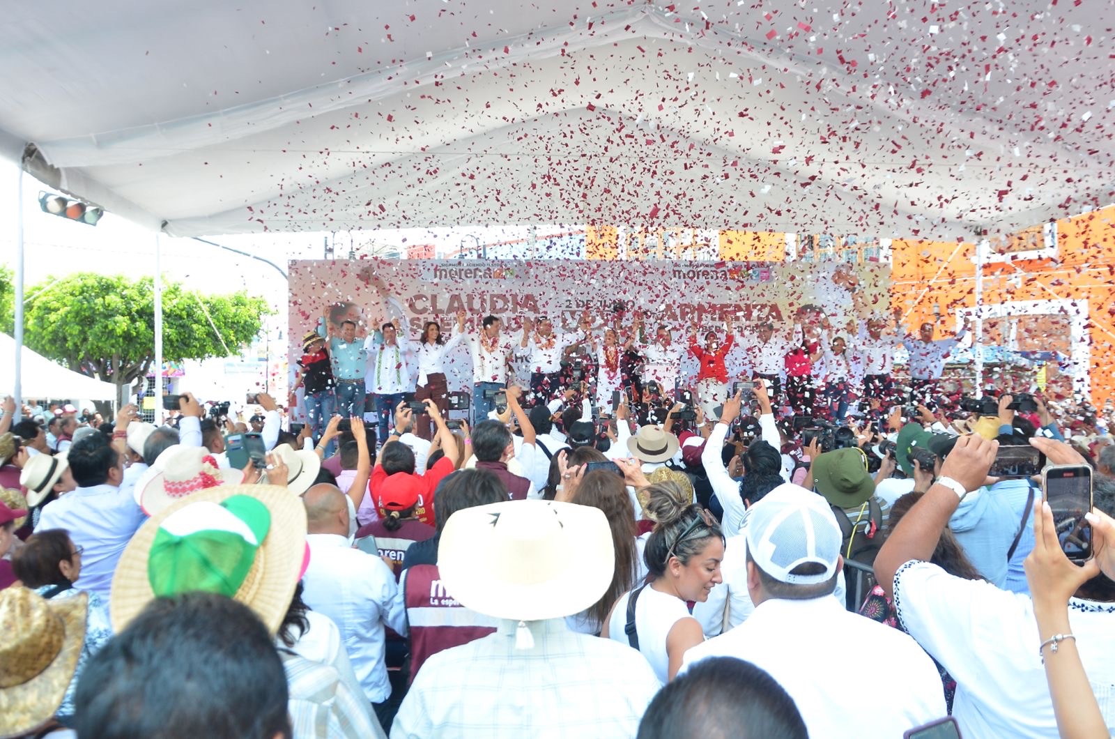 Reciben 25 mil poblanos a Sheinbaum y a Armenta