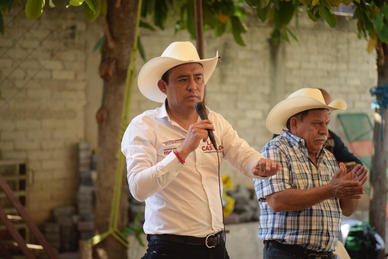 Ofrece Lalo Castillo apoyo comunitario en la Mixteca poblana