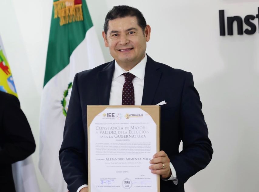 Recibe Alejandro Armenta constancia de mayoría como gobernador electo de Puebla