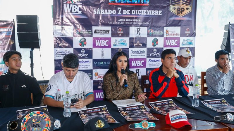 Promueven talento local con función de boxeo profesional en Puebla