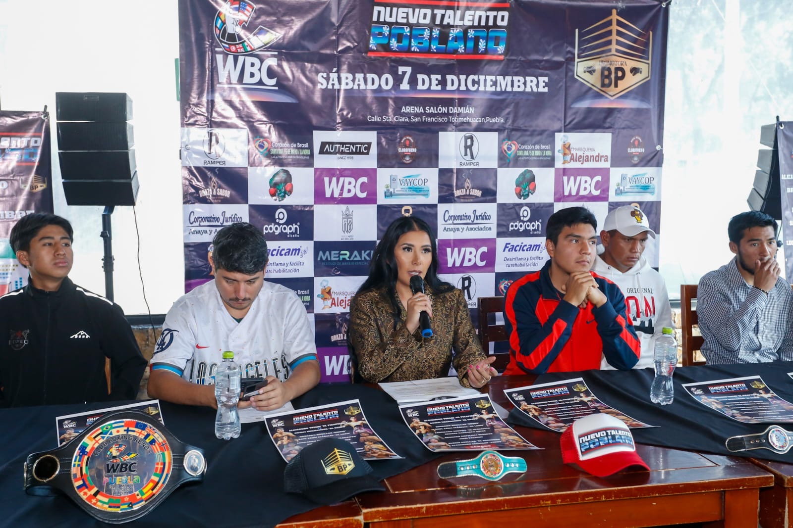 Promueven talento local con función de boxeo profesional en Puebla