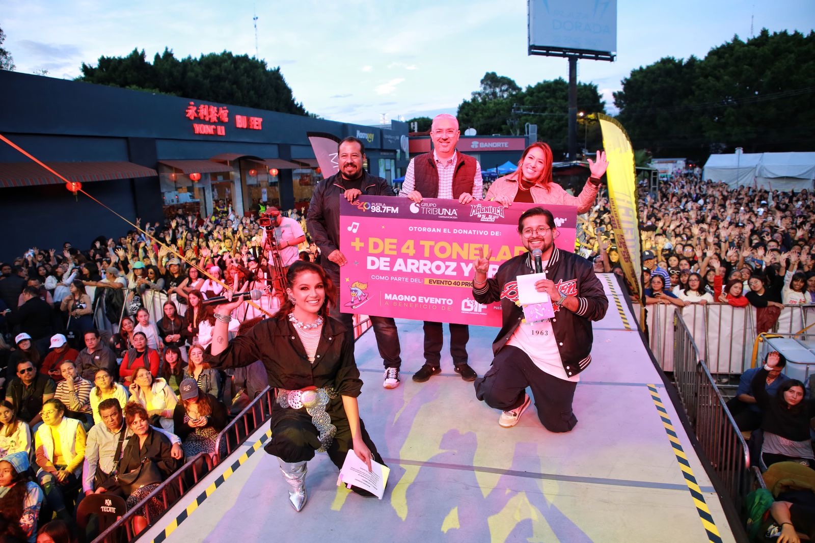 Entrega grupo radiofónico poblano 4 toneladas de arroz y frijol al DIF Municipal