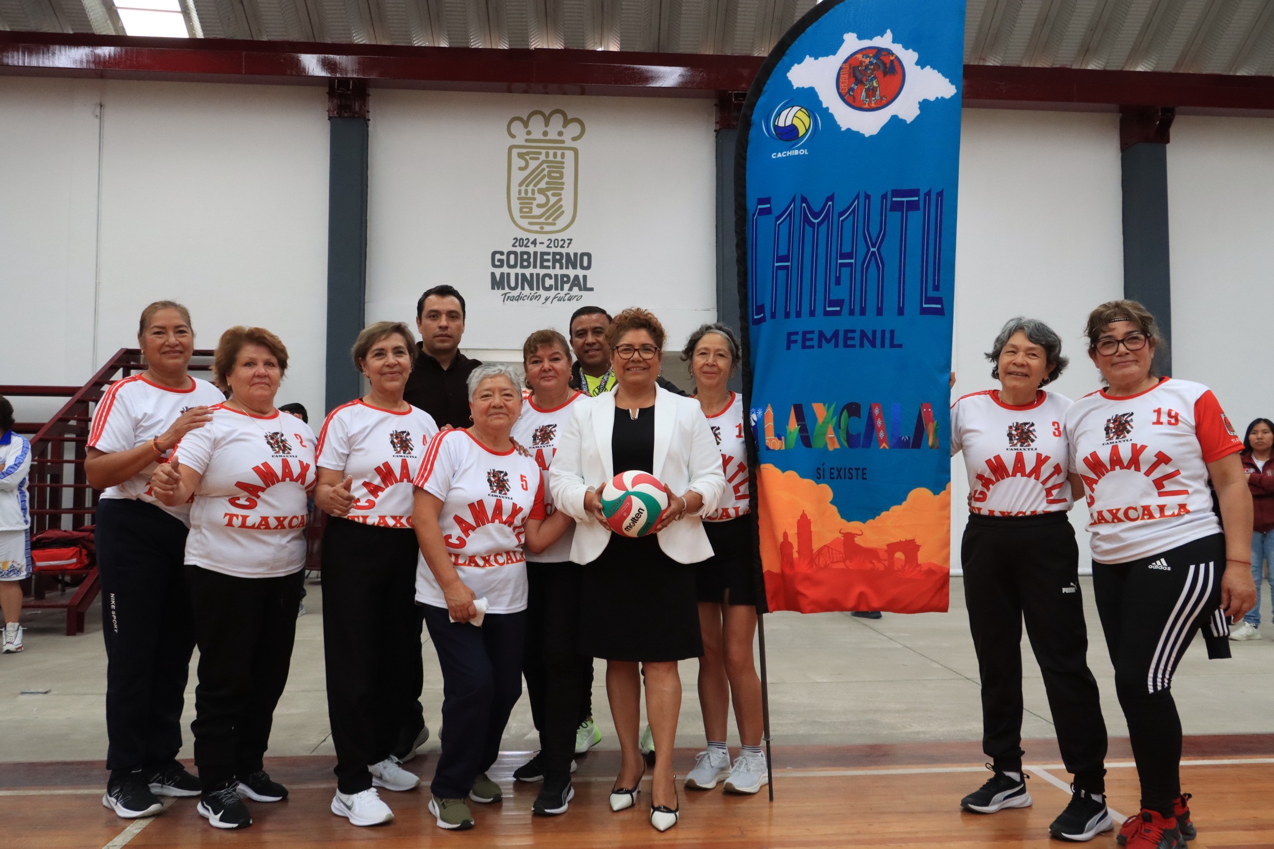 Premia Tere Alfaro a ganadores del “Torneo de Cachibol Cuautlancingo 2025”