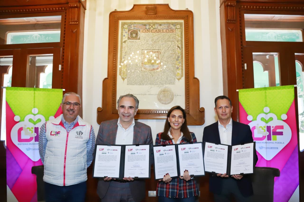 Firma DIF Municipal convenio para ofrecer cirugías de cataratas en Puebla
