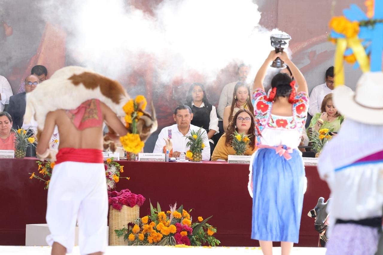 Con mole de caderas, abraza Armenta, la gastronomía popular