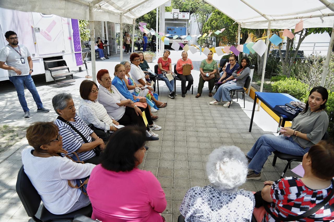Realiza DIF municipal de Puebla círculos de lectura para adultos mayores