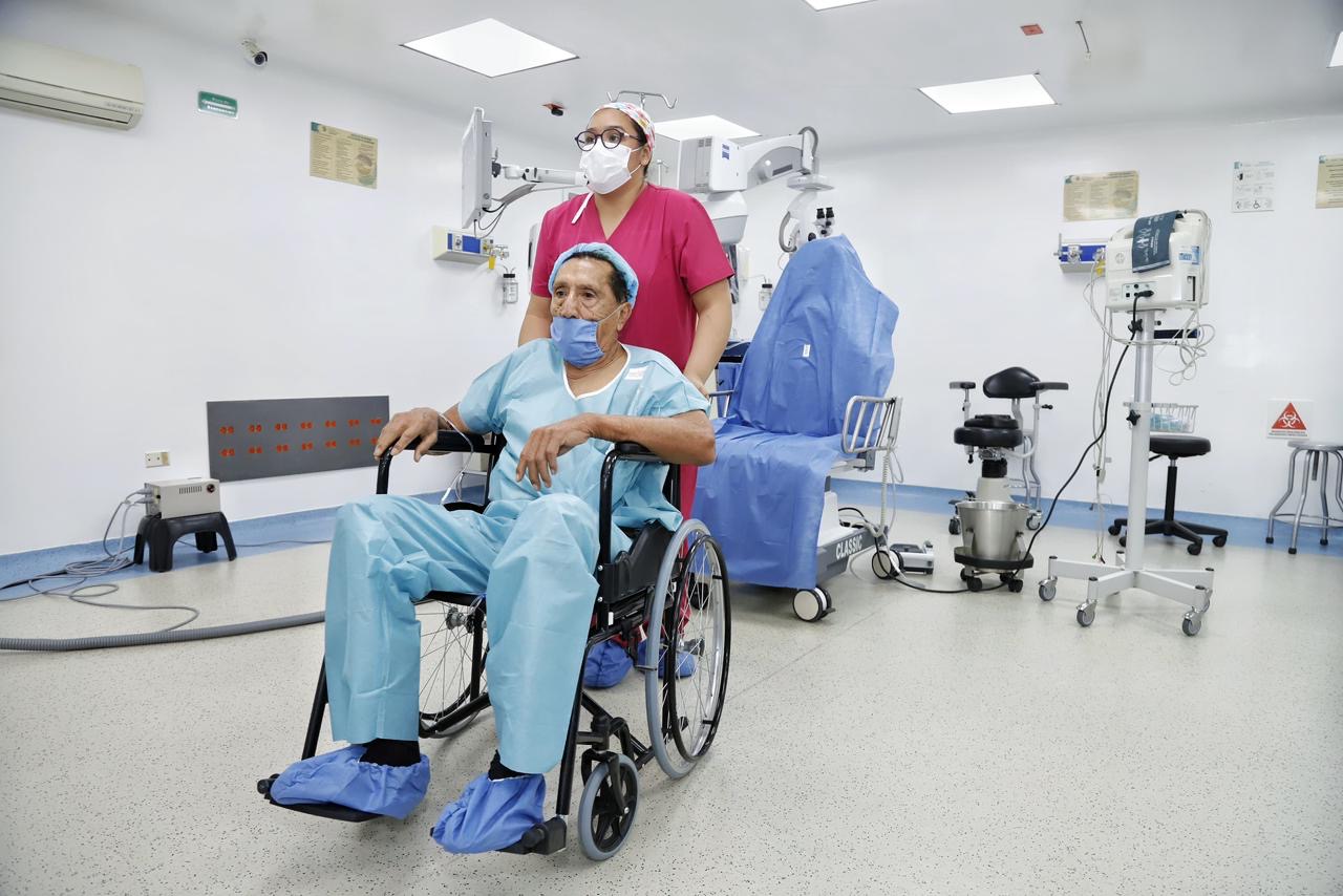 Con programa “Iluminando Miradas”, realiza DIF Puebla Capital cirugías de catarata