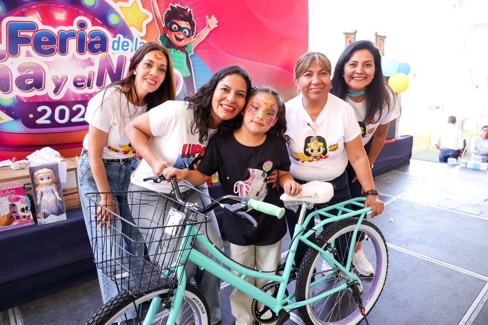 Festeja Lupita Cuautle a niñas y niños de San Andrés Cholula