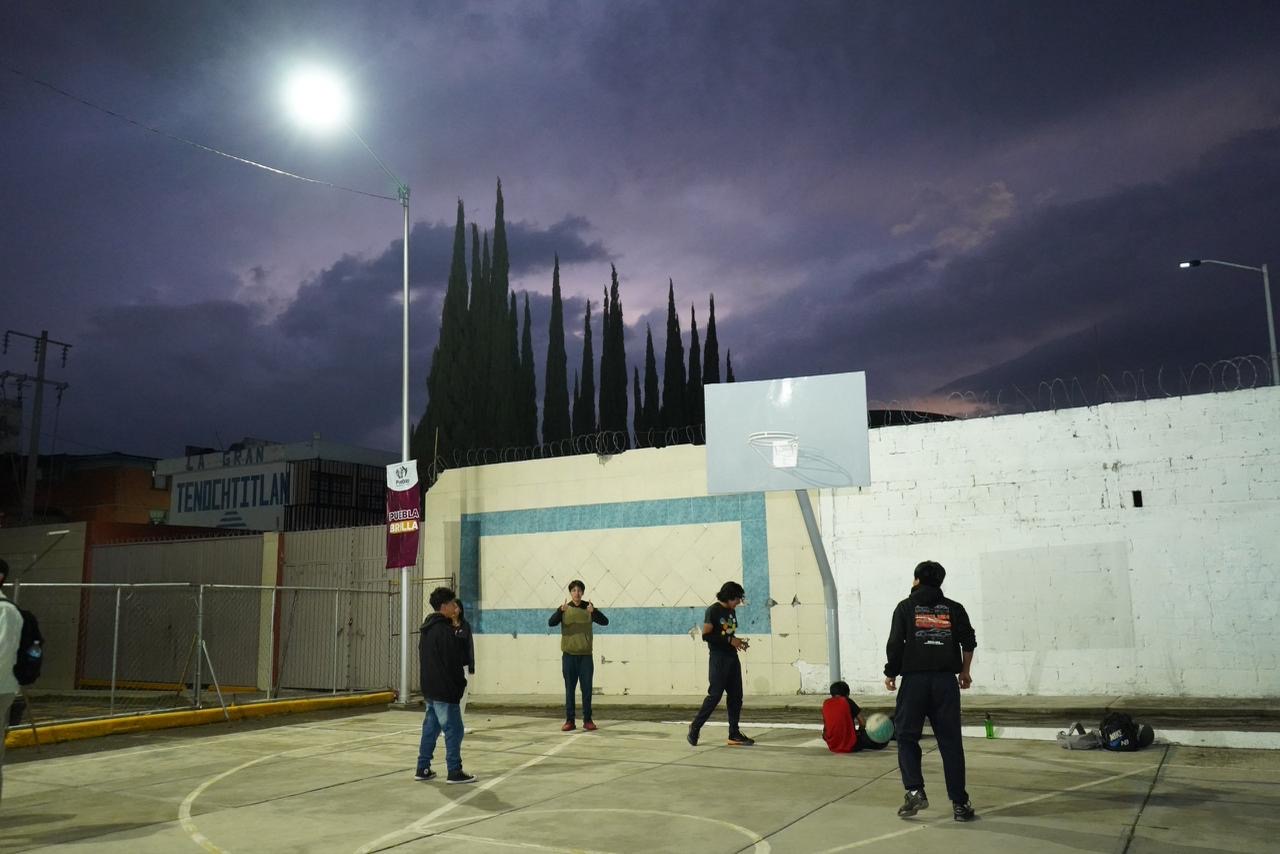 Alcanza Ayuntamiento de Puebla cobertura total de alumbrado LED en San Aparicio
