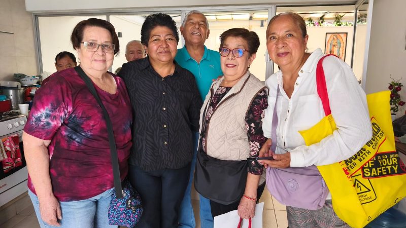 Entrega sindicato de burócratas apoyos económicos a personal jubilado en Puebla