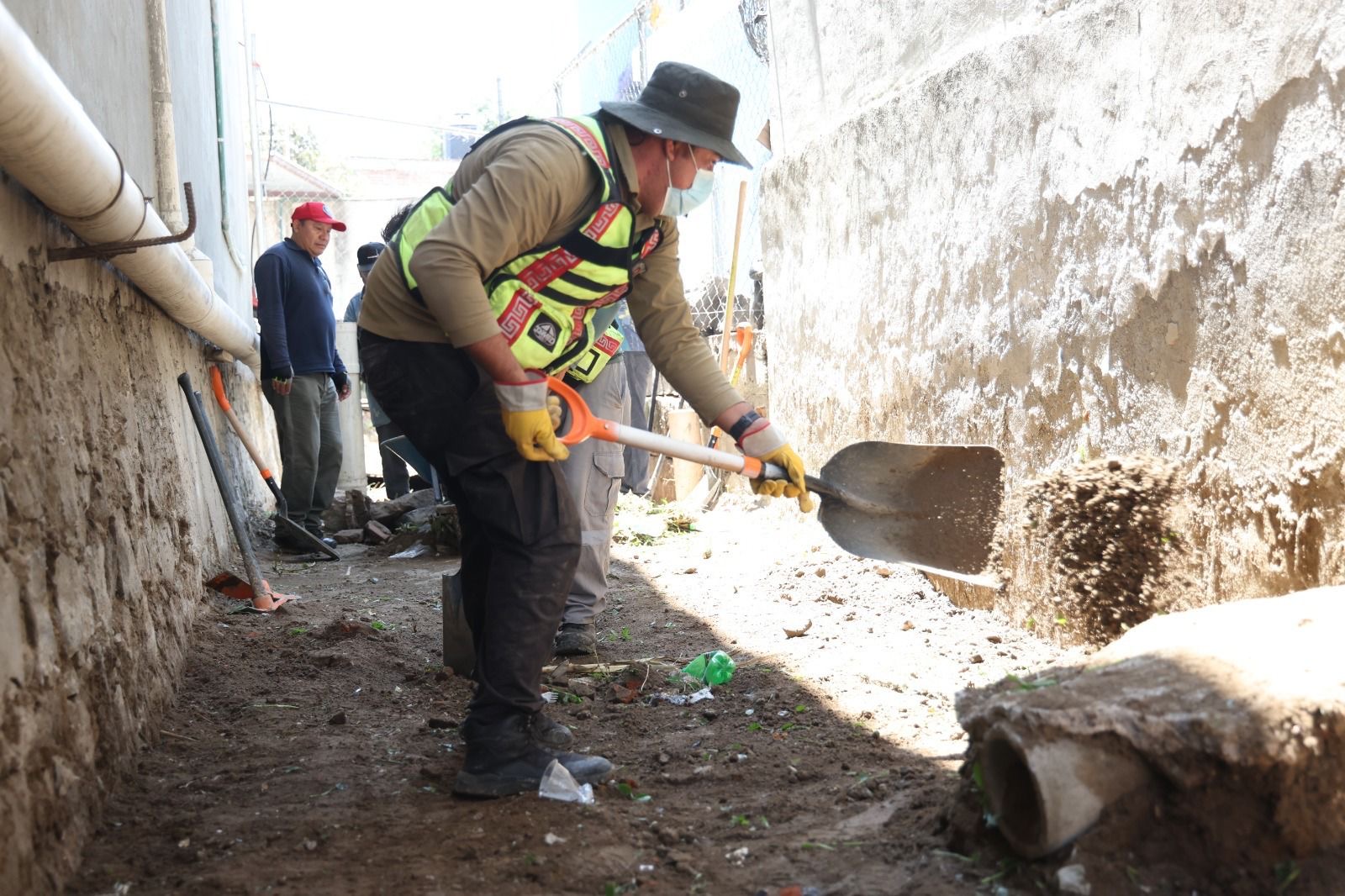 Atiende Cuautlancingo canal pluvial con trabajos de desazolve