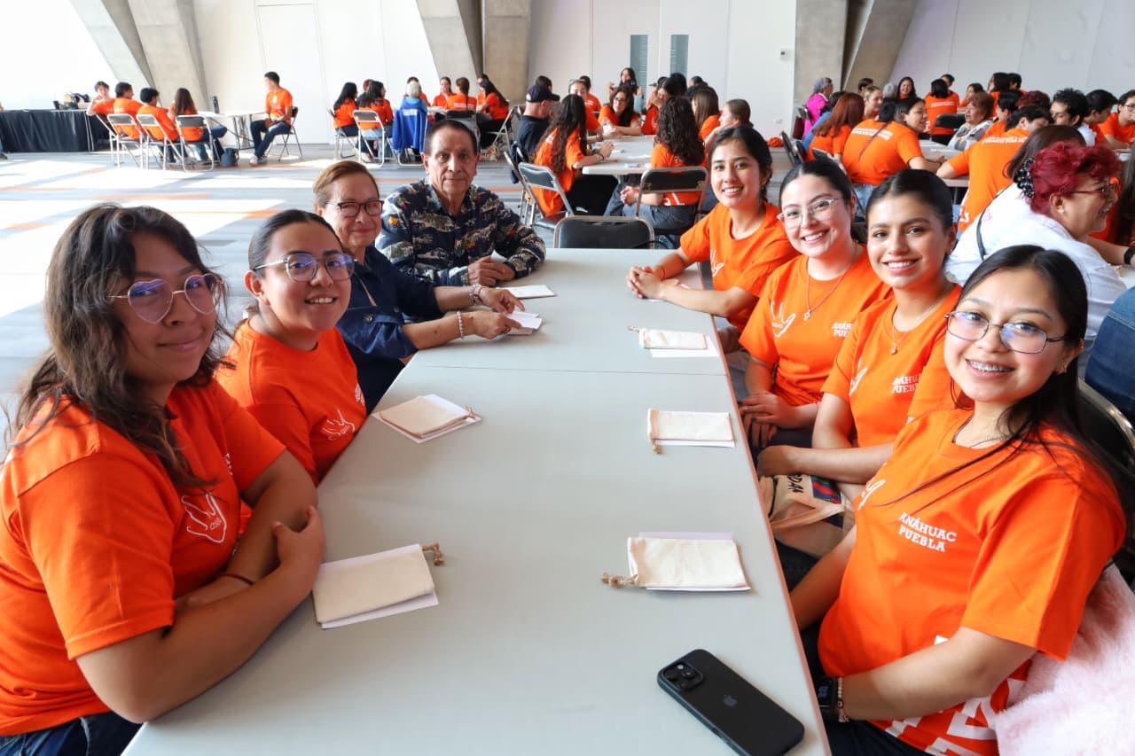 Realiza DIF Puebla Capital encuentro entre adultos mayores y estudiantes universitarios