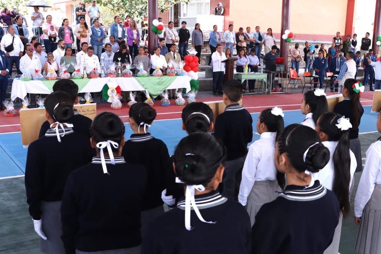 Recorre diputado Pável Gaspar planteles de Ahuatlán, para evaluar infraestructura