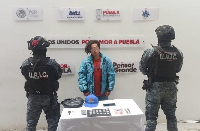 Aseguran en Coronango a hombre con envoltorios de posible droga