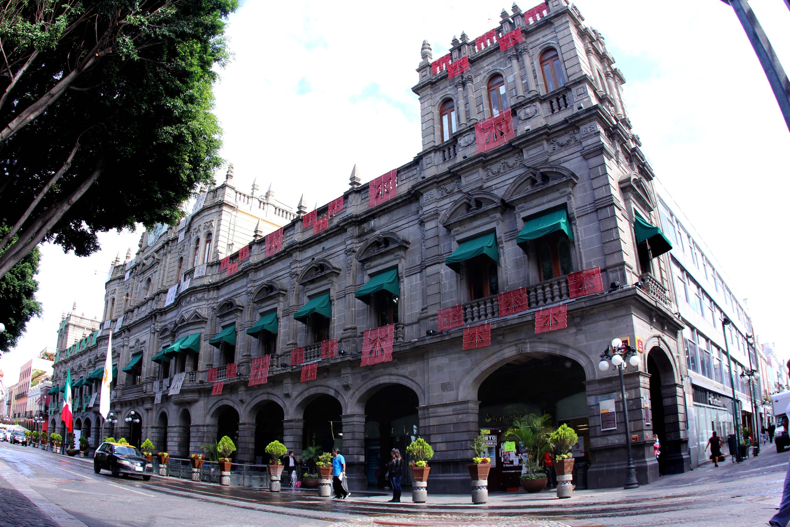 Busca ayuntamiento de Puebla crédito por 440 millones para infraestructura vial