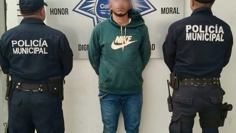 Detienen en Coronango a conductor de camioneta con reporte de robo