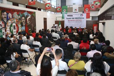 Rinden protesta delegados de Fundación Colosio del PRI en Puebla