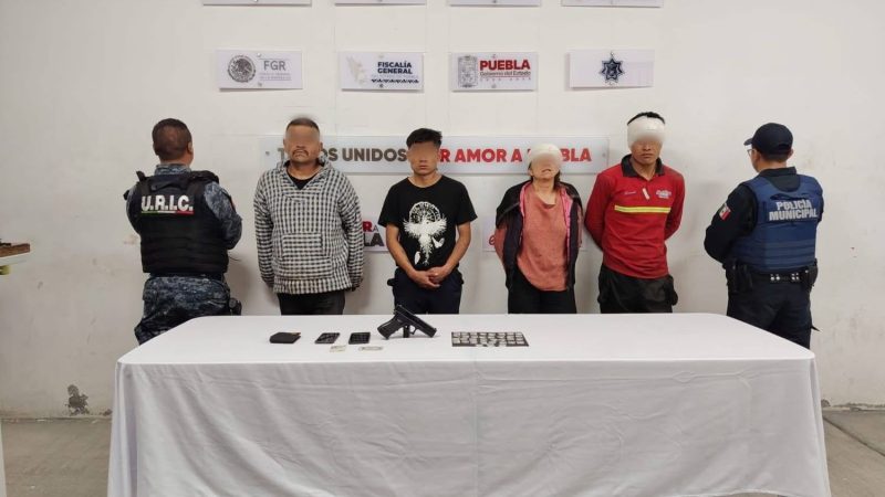 Recuperan vehículo con reporte de robo en Coronango; hay cinco detenidos
