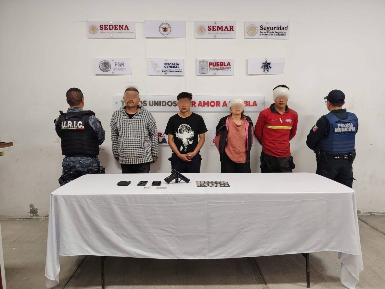 Recuperan vehículo con reporte de robo en Coronango; hay cinco detenidos