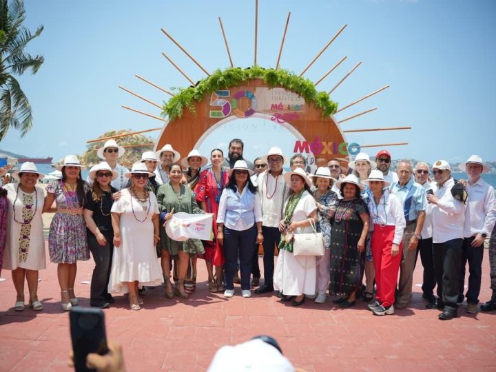 Participa Puebla en Ventana México con artesanías, talavera y mezcal