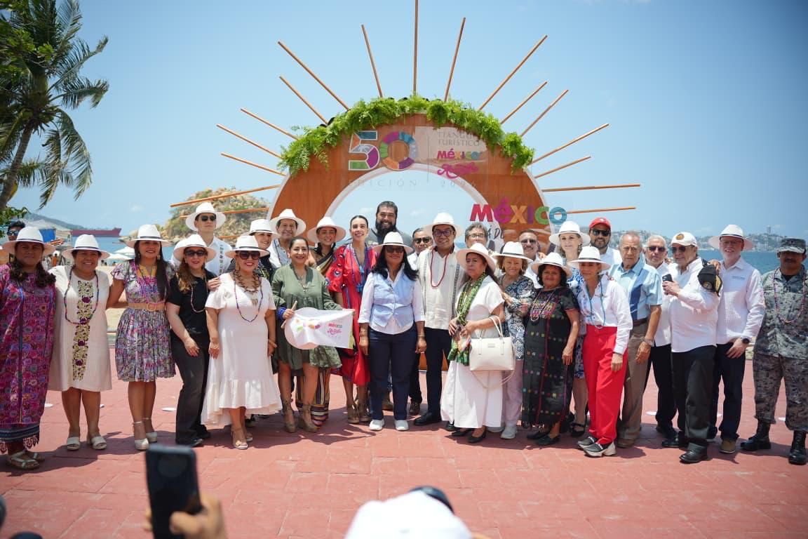 Participa Puebla en Ventana México con artesanías, talavera y mezcal