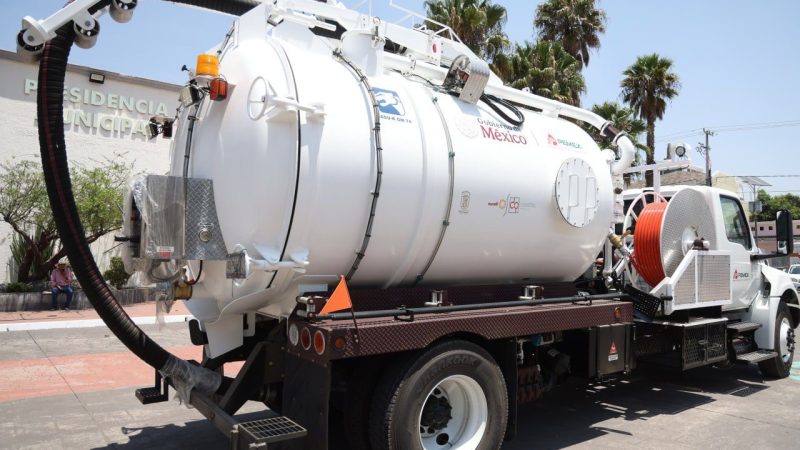 Dona Pemex a Cuautlancingo equipo de desazolve para prevenir inundaciones