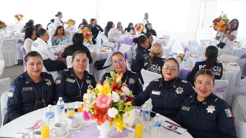 Reconocen en Puebla a madres policías y personal administrativo de la SSC