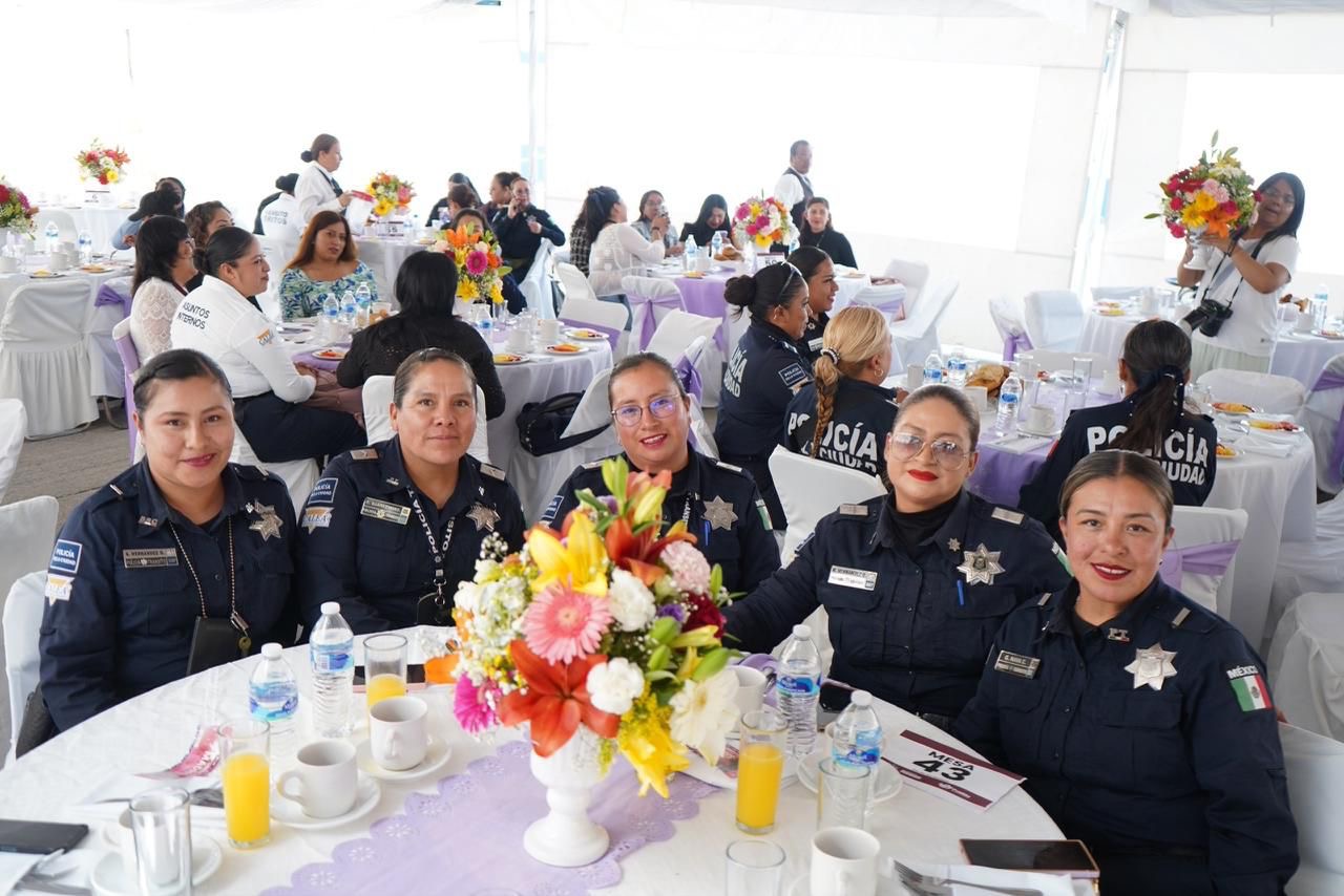 Reconocen en Puebla a madres policías y personal administrativo de la SSC