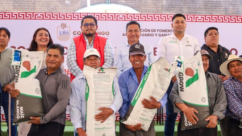 Entrega Ayuntamiento de Coronango apoyo a productores del campo