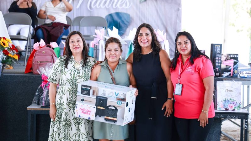 Festeja Lupita Cuautle a madres en San Andrés Cholula