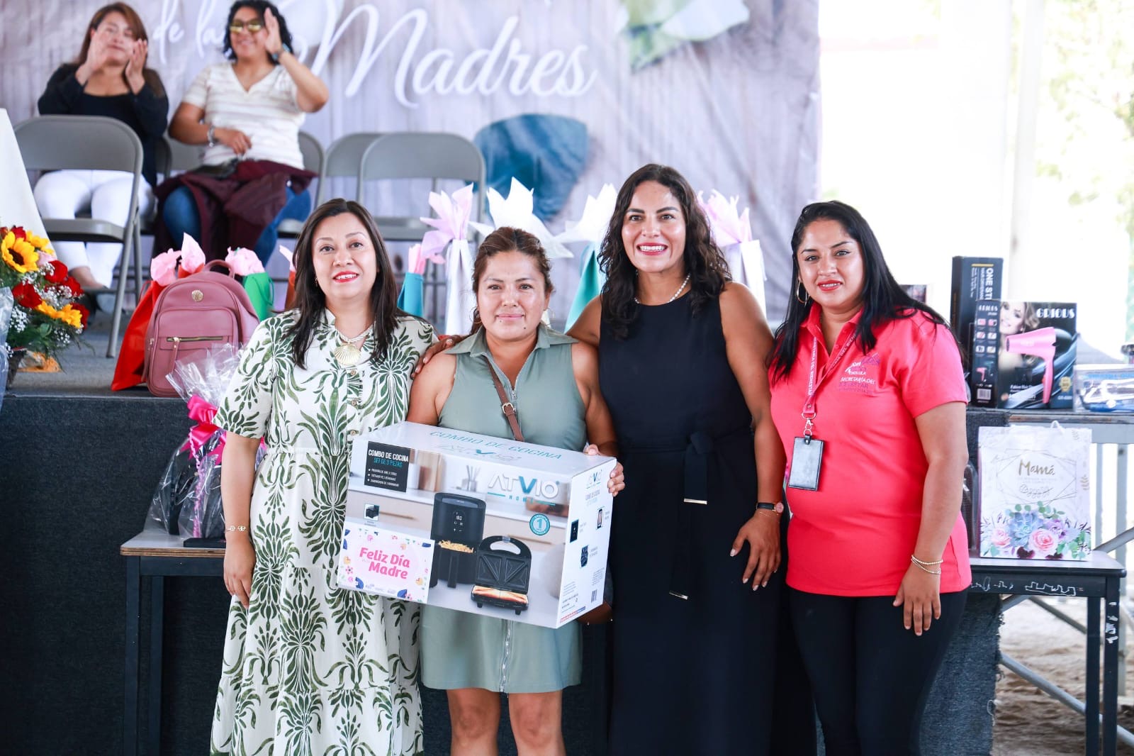 Festeja Lupita Cuautle a madres en San Andrés Cholula